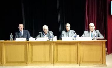 'تعليم العربية لأبنائها: معوقات ومعالجات'