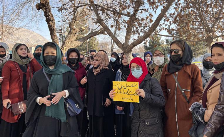 أفغانيات يتظاهن في كابول تنديدا بقرار منع النساء من ارتياد الجامعات
