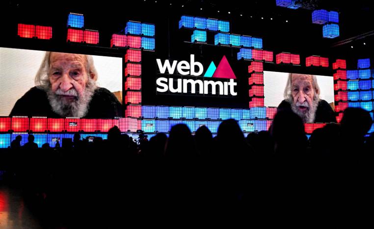 الشيخ الأميركي نعوم تشومسكي  ندوة في البرتغال لنعوم تشومسكي