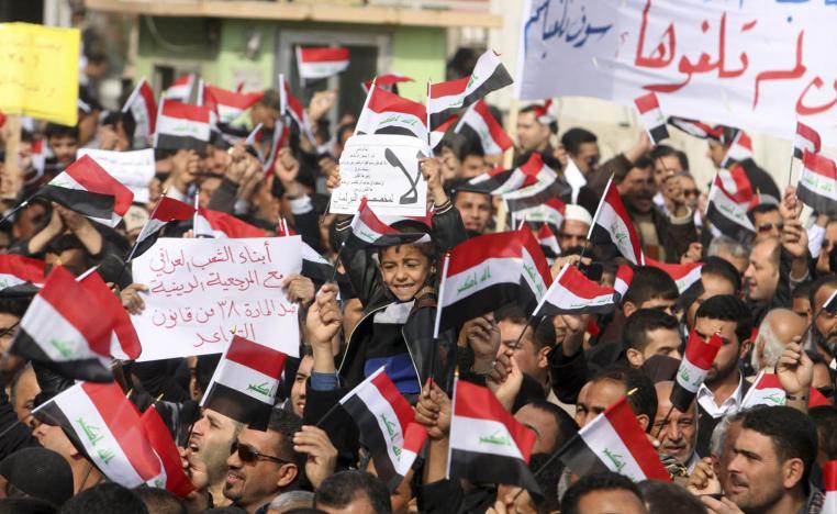 عراقيون يحتجون على قانون التقاعد