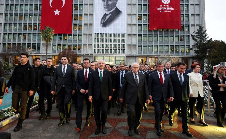 قادة أحزاب المعارضة في تركيا يتقدمون مظاهرة داعمة لأكرم إمام أوغلو