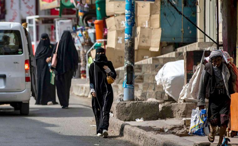 الحوثيون يفرضون قيودا اجتماعية مشددة على السناء في مناطق سيطرتهم تماما كما تفعل طالبان