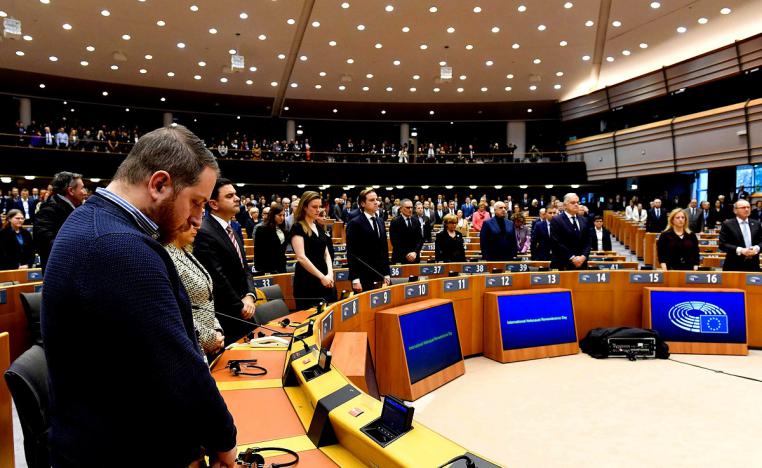 البرلمان الأوروبي يتمسك بضرورة محاسبة المتورطين في فضيحة الفساد المالي 
