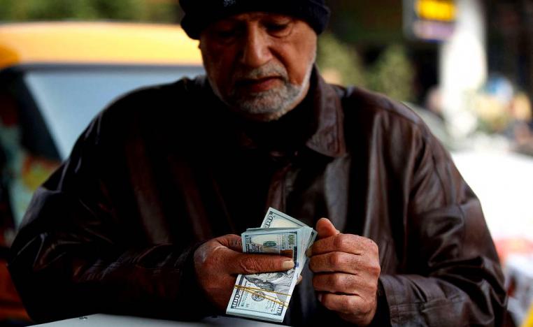 أزمة ارتفاع الدولار تثير مخاوف العراقيين