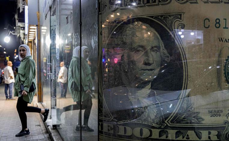 المصريون يشعرون بثقل الازمة في حياتهم اليومية