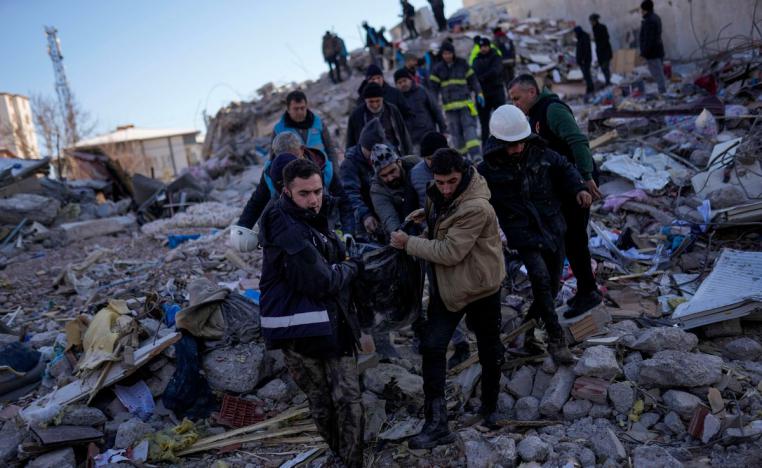 الوقت يزداد ضيقا أمام فرق الانقاذ 