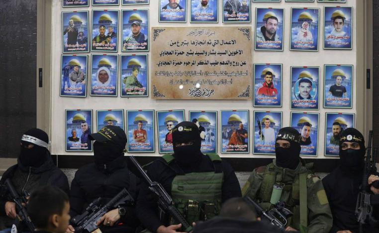 مقاتلون فلسطينيون من كتائب شهداء الأقصى في مؤتمر صحفي في مخيم جنين في الضفة الغربية