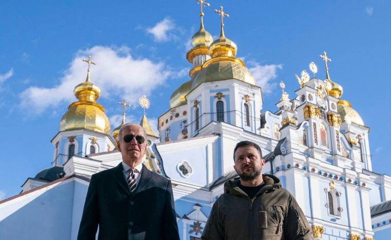 الرئيس الأميركي جو بايدن مع الرئيس الأوكراني فولوديمير زيلنسكي في كييف