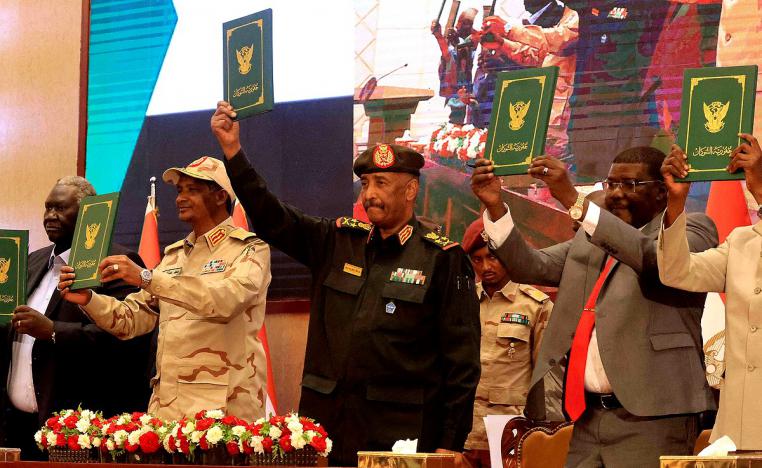 الجيش يؤكد أنه لا يريد أن يمضي في الاتفاق الإطاري مع جهة واحدة
