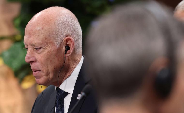 الرئيس التونسي يتعرض لضغوط شديدة داخلية وخارجية