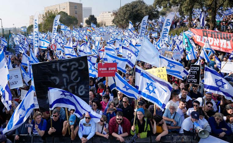 استطلاعات الرأي تشير إلى أن معظم الإسرائيليين يريدون إبطاء الإصلاحات