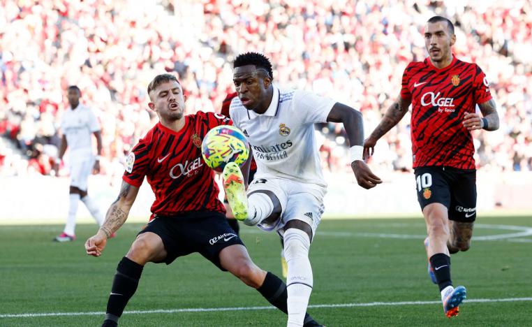  ريال مايوركا يسدي خدمة لبرشلونة المتصدر بفوزه على غريمه ومطارده المباشر ريال مدريد 1-صفر