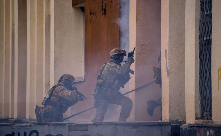 التدخل الغربي في النزاع عبر تسليح كييف حول الحرب الروسية الخاطفة إلى حرب طويلة