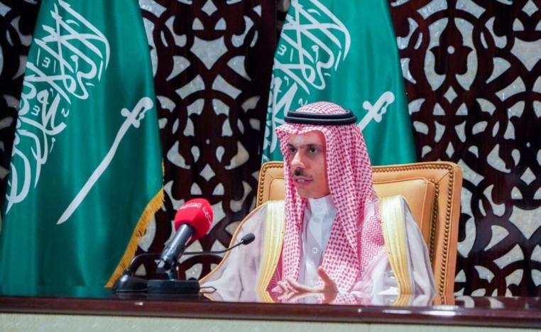 السعودية تقول ان الحل في لبنان داخلي