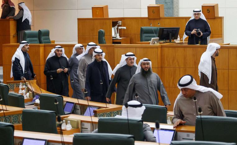 صدام لا يهدأ بين السلطتين التشريعية والتنفيذية يعمق الأزمة السياسية في الكويت
