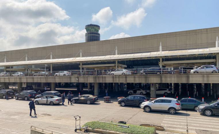 مطار بيروت مطار الركاب الوحيد في لبنان، لم يشهد أيّ مشاريع توسعة منذ 1998 