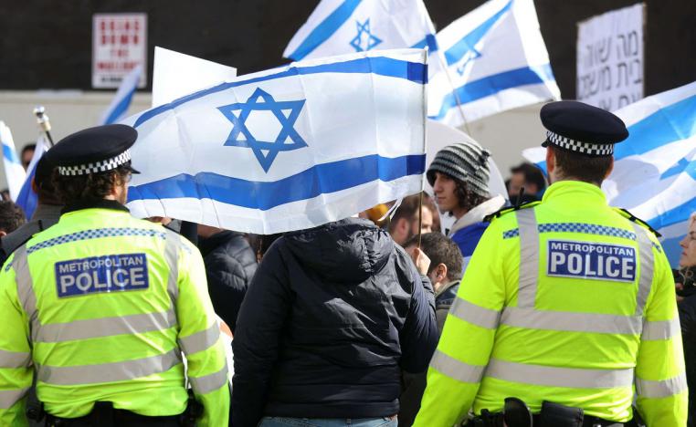 متظاهرون إسرائيليون في لندن يهتفون "نتنياهو مكانك السجن" في إشارة الى ملاحقته في قضايا فساد 