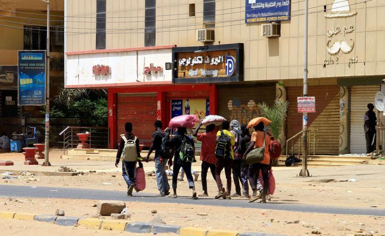 المدنيون عالقون في المعارك