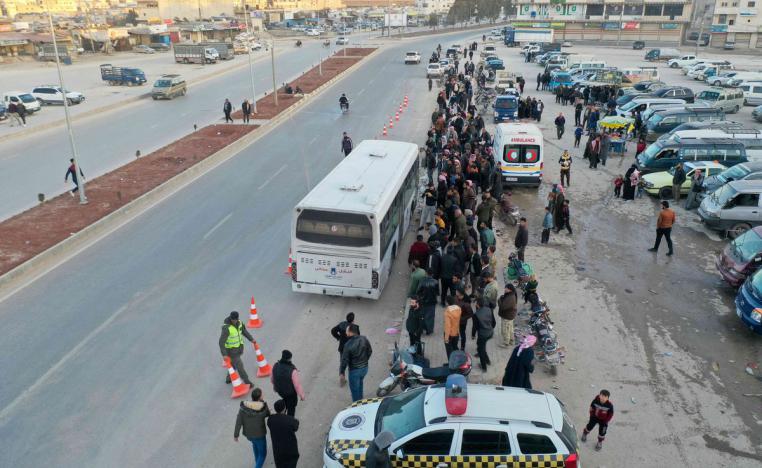 السوريون يعانون قرب الحدود التركية