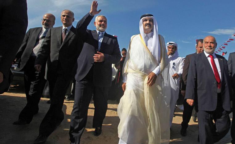 أمير قطر السابق الشيخ حمد بن خليفة آل ثاني في زيارة غزة برفقة رئيس الحركة إسماعيل هنية (2012)