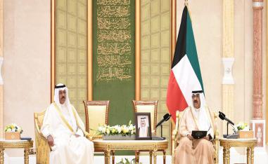 التحدي الأكبر أمام الحكومة هو أن تستعيد ثقة الشارع والناس