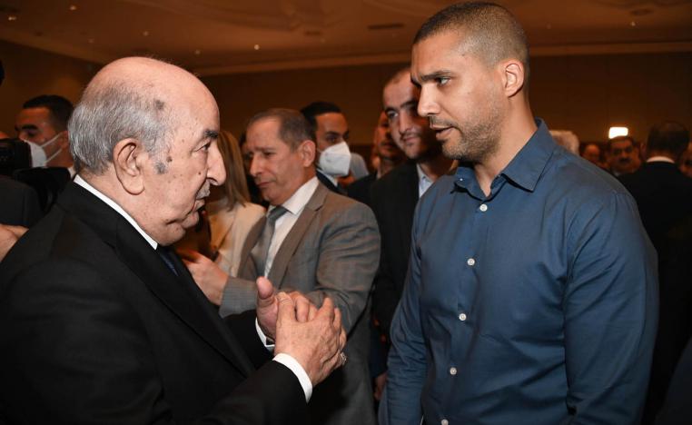 الرئيس الجزائري عبدالمجيد تبون مع الصحفي خالد درارني