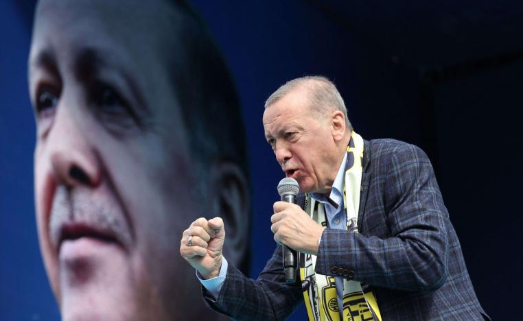 أردوغان يخوض حربا بلا هوادة من أجل البقاء السياسي