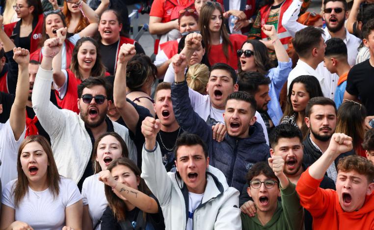 جيل من الشباب قد يرجح كفة مرشح المعارضة التركية في سباق الرئاسة