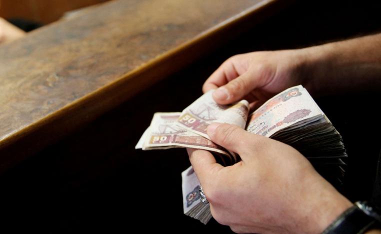 انهيار المقدرة الشرائية للمصريين بسبب تراجع قيمة الجنيه