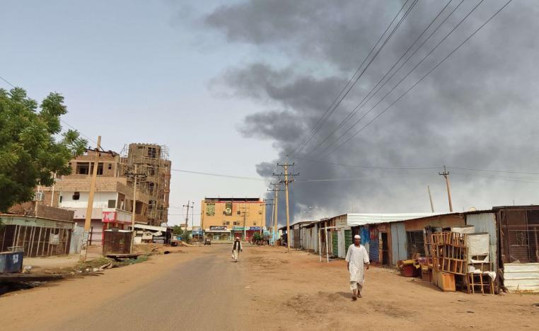 طرفا الصراع في السودان يتبادلان اتهامات ببدء القتال