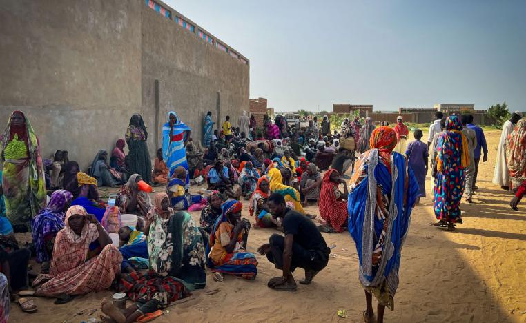 اتساع نطاق الحرب يدفع آلاف السودانيين لنزوح جماعي 