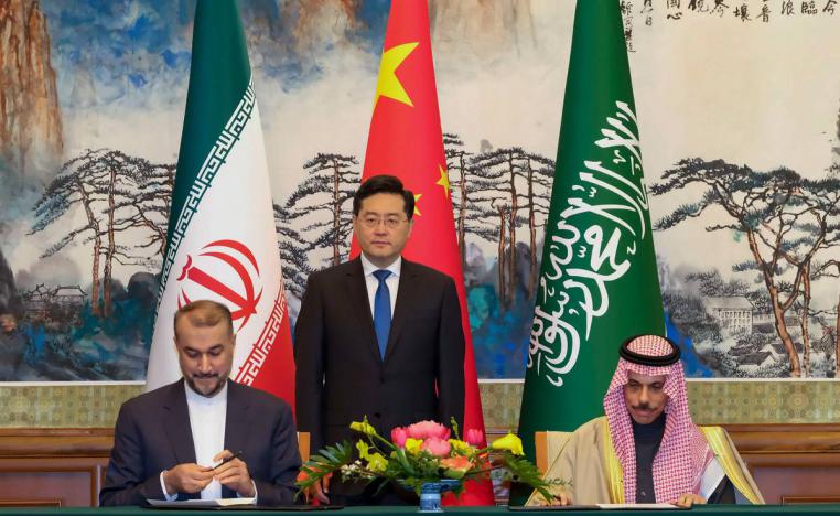 وزيرا الخارجية السعودي والإيراني يوقعان اتفاق التفاهم في بكين