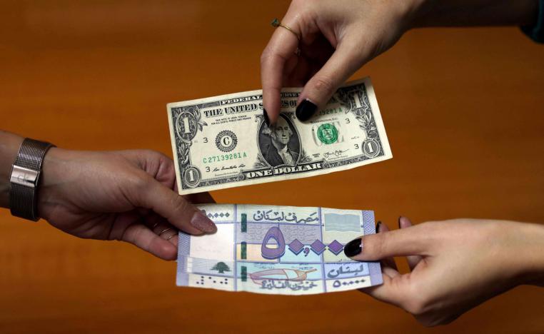 الليرة اللبنانية فقدت أكثر من 98 بالمئة من قيمتها في السوق الموازية منذ بدء الانهيار الاقتصادي في 2019