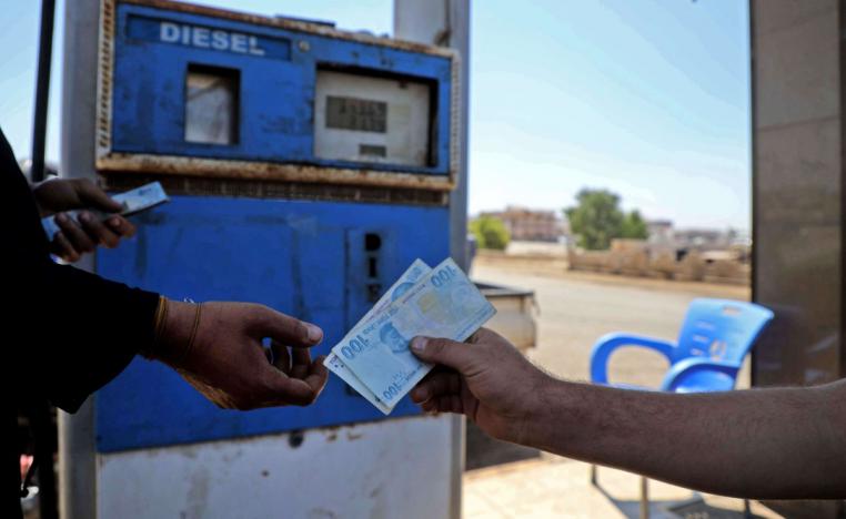 الليرة السورية تشهد تدهورا قياسيا في السوق السوداء