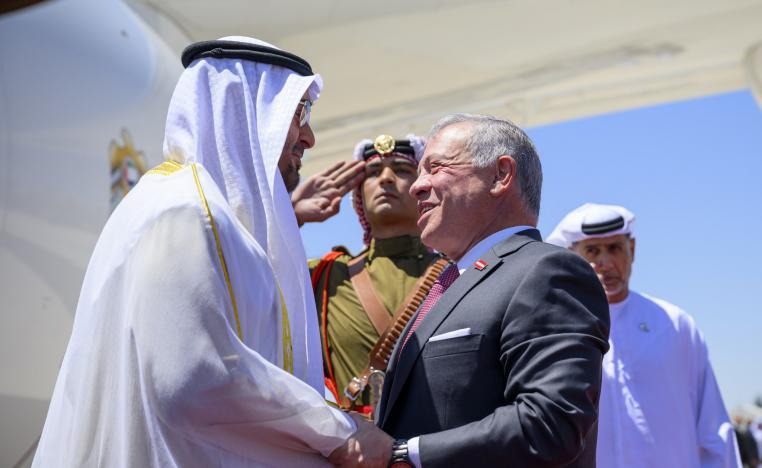ملك الاردن ورئيس الامارات يشددان على ضرورة الحفاظ على السلم الاقليمي والدولي