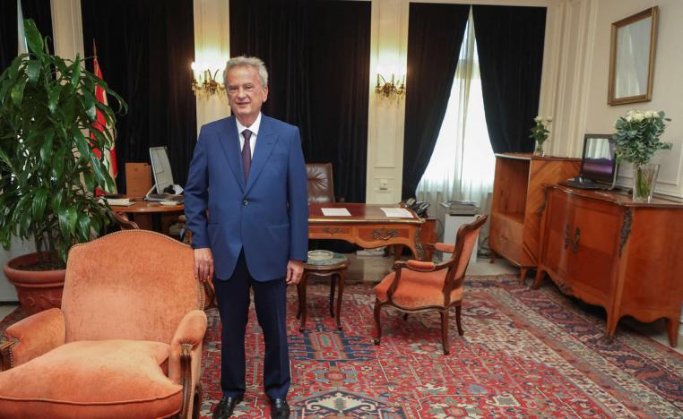 رياض سلامة يواجه المزيد من الضغوط بعد مغادرة منصبه