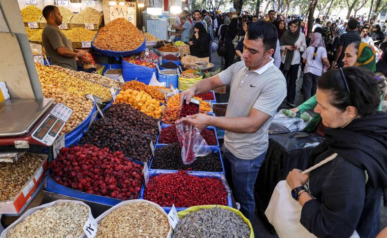 أوضاع الإيرانيين المعيشية تزداد تدهورا 