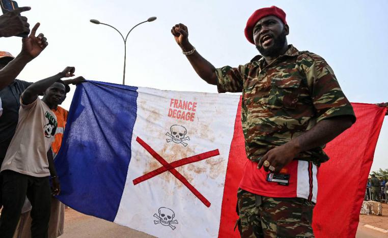 مؤيدو انقلاب النيجر يطالبون برحيا القوات الفرنسية