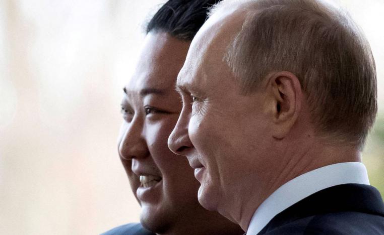 الزعيمان الروسي فلاديمير بوتين والكوري الشمالي كيم جونغ اون في اجتماعهما في فلاديفوستوك شرق روسيا