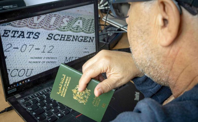 بحث التعاون في إصدار وثائق