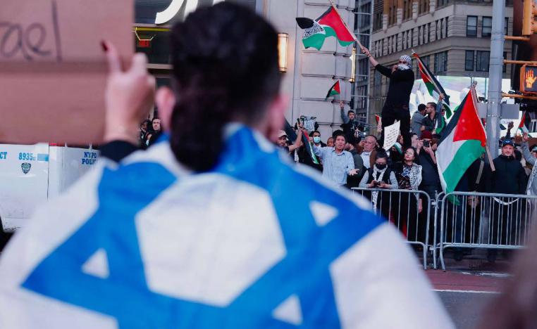 متظاهرون مؤيديون للفلسطينيين وآخرون للإسرائيليين في نيويورك