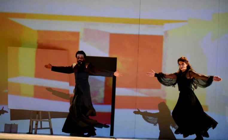 مسرحية 'اكستازيا'