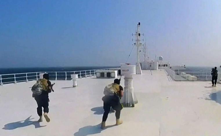 هجمات الحوثيين تتسبب في اضطراب حركة الشحن البحري 