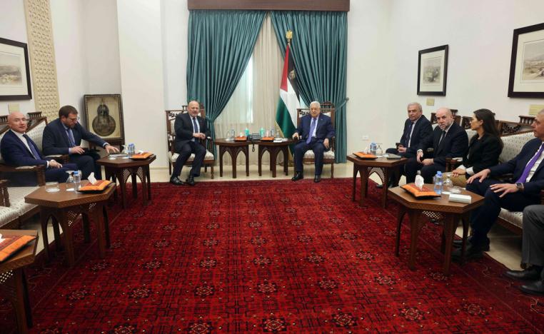 كريم خان يزور إسرائيل والضفة تبلية لدعوة من أسرى رهائن