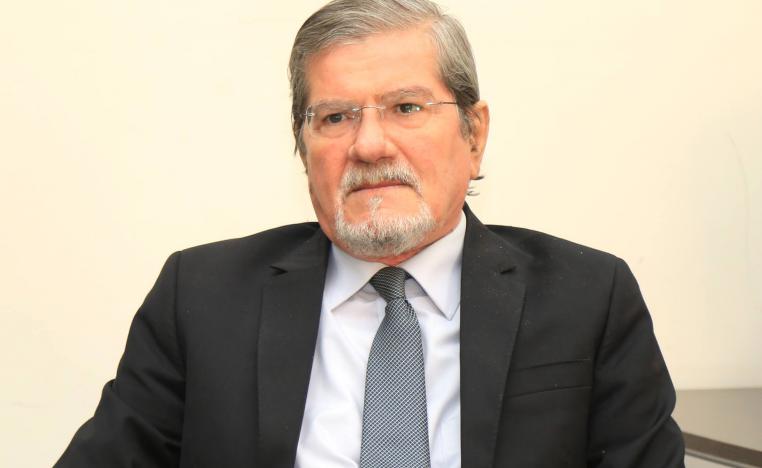 مدير التحرير الأديب نواف يونس