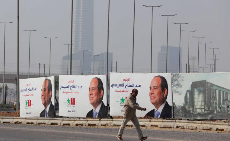 ملصقات انتخابية للرئيس عبدالفتاح السيسي في العاصمة الإدارية الجديدة