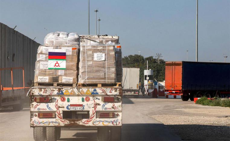 The first aid convoy has delivered 750 metric tonnes of food to Gaza