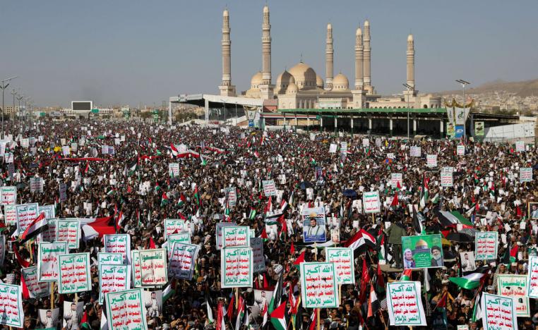 الحوثيون يستثمرون موجة العداء تجاه الولايات المتحدة