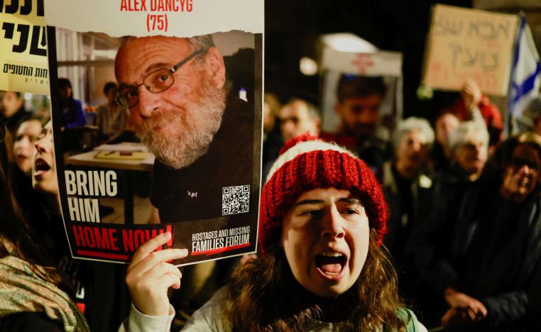إسرائيل تداري عجزها عن تحرير رهائنها 