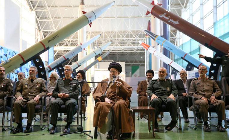 المرشد الأعلى علي خامنئي مع كبار قادة الجيش والحرس